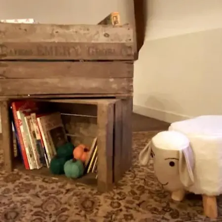 Grand Place Saint-pierre, Proche Chateau De Et Bord De Loire