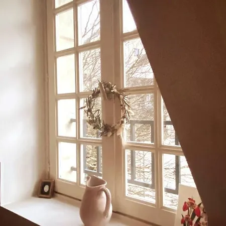 Grand Place Saint-pierre, Proche Chateau De Et Bord De Loire