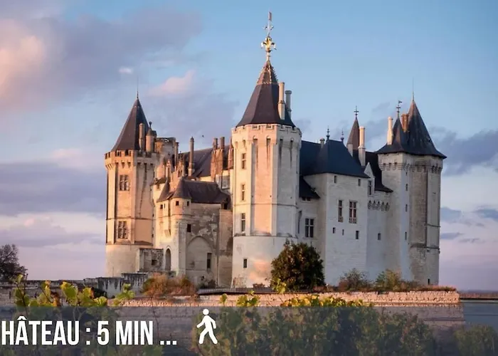 Grand Place Saint-pierre, Proche Chateau De Et Bord De Loire