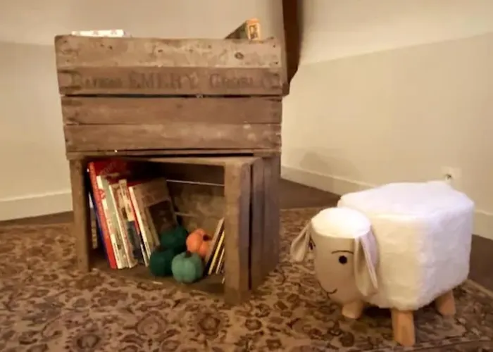 Grand Place Saint-pierre, Proche Chateau De Et Bord De Loire